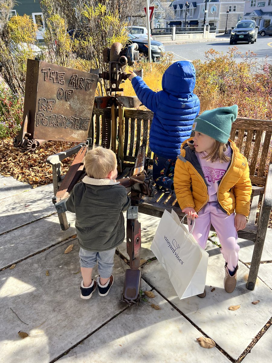 CoachCarm's tweet image. Beautiful Day in Manchester… introduced pinball to the crew… Fall weekends in New England are the best ! #FamilyOverEverything #Vermont #NewEngland #Pinball