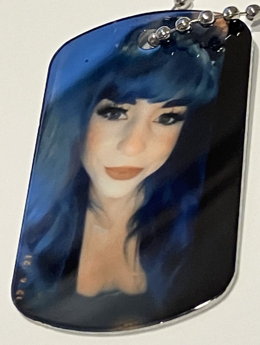 Introman_'s tweet photo. We've adopted two of the young, 30-year olds on @fishtankislive as part of the murder known as @XavierTheRaven's clan as Ravenblood's. These new duo is officially our "Ravenhoochies" and we've made pirated merchandise already. Good luck Mizzie and Bonnie! #fishtanklive #BB27 https://t.co/B6VgnyPgZH