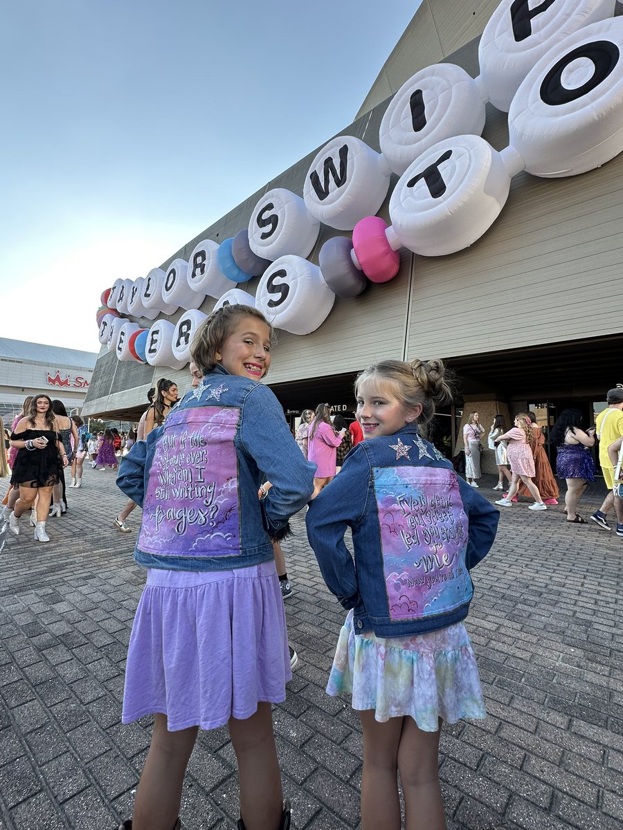 Doctor_Swiftie's tweet photo. These lover girlies are ready for night 3! @taylornation13 #NOLASTSTheErasTour https://t.co/xYlUKxrfaz
