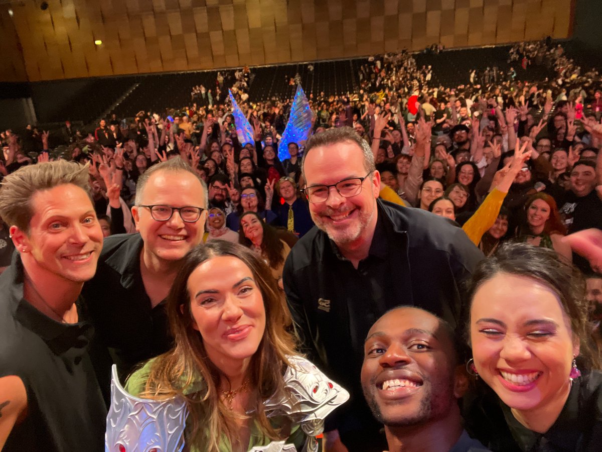 Thanks <a href="/MCMComicCon/">MCM Comic Con</a> <a href="/Wizards_DnD/">Dungeons & Dragons</a> for a chance to have a lot of fun (and cause a little chaos) live on stage! <a href="/NeilNewbon/">Neil Newbon - gathering party for BG3</a> <a href="/SamanthaBeart/">Samantha Béart is Darth Nul in Star Wars: TOR</a> <a href="/JeremyECrawford/">Jeremy Crawford</a> !!