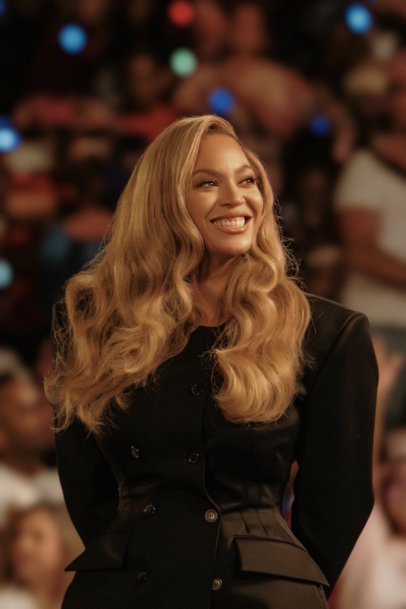 msyonceslay's tweet photo. Photo of the year. Already go down in history. 

Beyoncé is breathtaking ✨ https://t.co/AgWprjdxrj