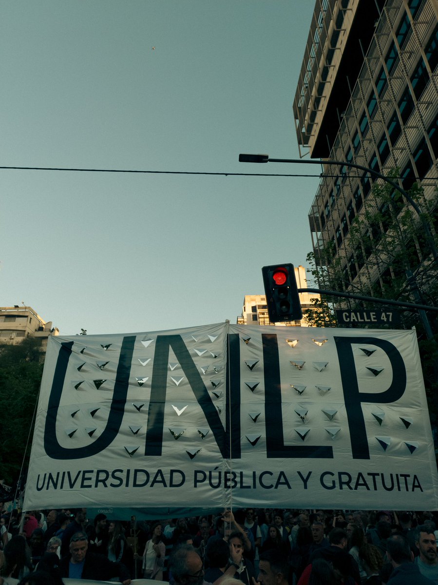 adrianofismo's tweet image. DERECHOS ADQUIRIDOS.
Las universidades nacionales argentinas son reconocidas en el mundo por generar oportunidades a amplios sectores de la población.
Asimismo, también tienen compromiso politico y social con las demandas de la comunidad.
Por eso y mucho más, cuidémoslas.