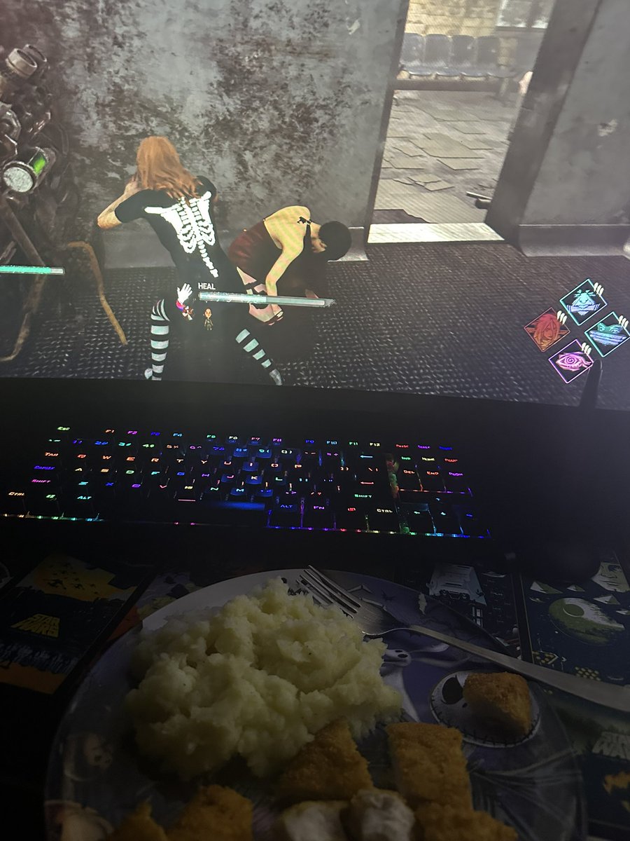 porcelainlamby's tweet photo. I love potatos, get ready for better dinners and maybe even lunchtime posting soon !! #moonydailydinner #dinner #dbd #DeadbyDaylight #dailydinner https://t.co/ScH6KvBZJJ