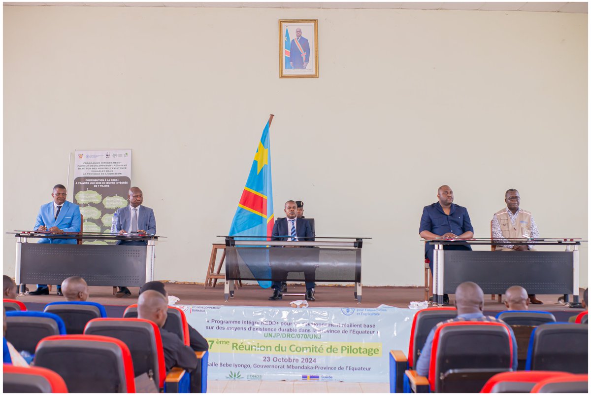FAORDCongo's tweet photo. 1/2📍Mbandaka,7e comité de pilotage (COPIL7) du #PIREDD Equateur.
Cet événement a permis de passer en revue les résultat de la phase 1 du projet et de valider le PTBA 2024 – 2025,pour la phase additionnelle qui permettra de consolider les résultats obtenus. https://t.co/95OwH5E5EB