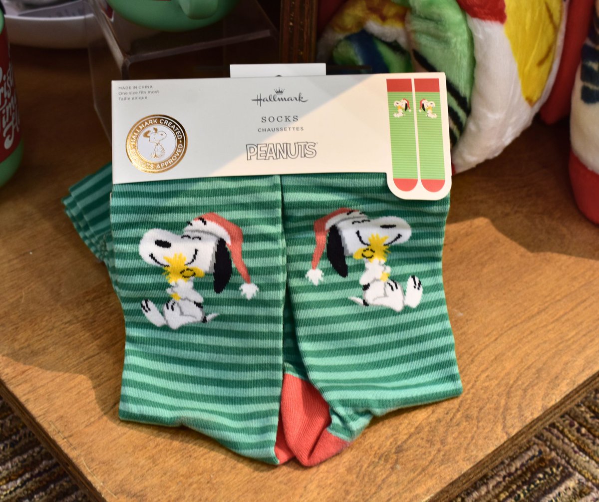 FredricksHM's tweet image. Snoopy and the gang are ready for the holidays! 🎄❄️ Who else is excited to decorate with their favorite Peanuts characters?

#fredrickshallmark #peanuts #hallmark #christmasdecor #snoopy #charliebrown #deckthedoghouse #hallmarkpeanuts #giftideas #giftshops #peanutsfigurine