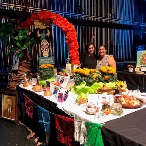 ChandlerUnified's tweet image. Andersen Elementary 5th-graders participated in a Dia De Los Muertos project with an artist-in-residence. They created picture frames &amp;amp; sugar skulls and submitted a proposal for an altar at Mesa’s Dia De Los Muertos event. They won 2nd! 🥈 #WeAreChandlerUnified #GlobalCitizens