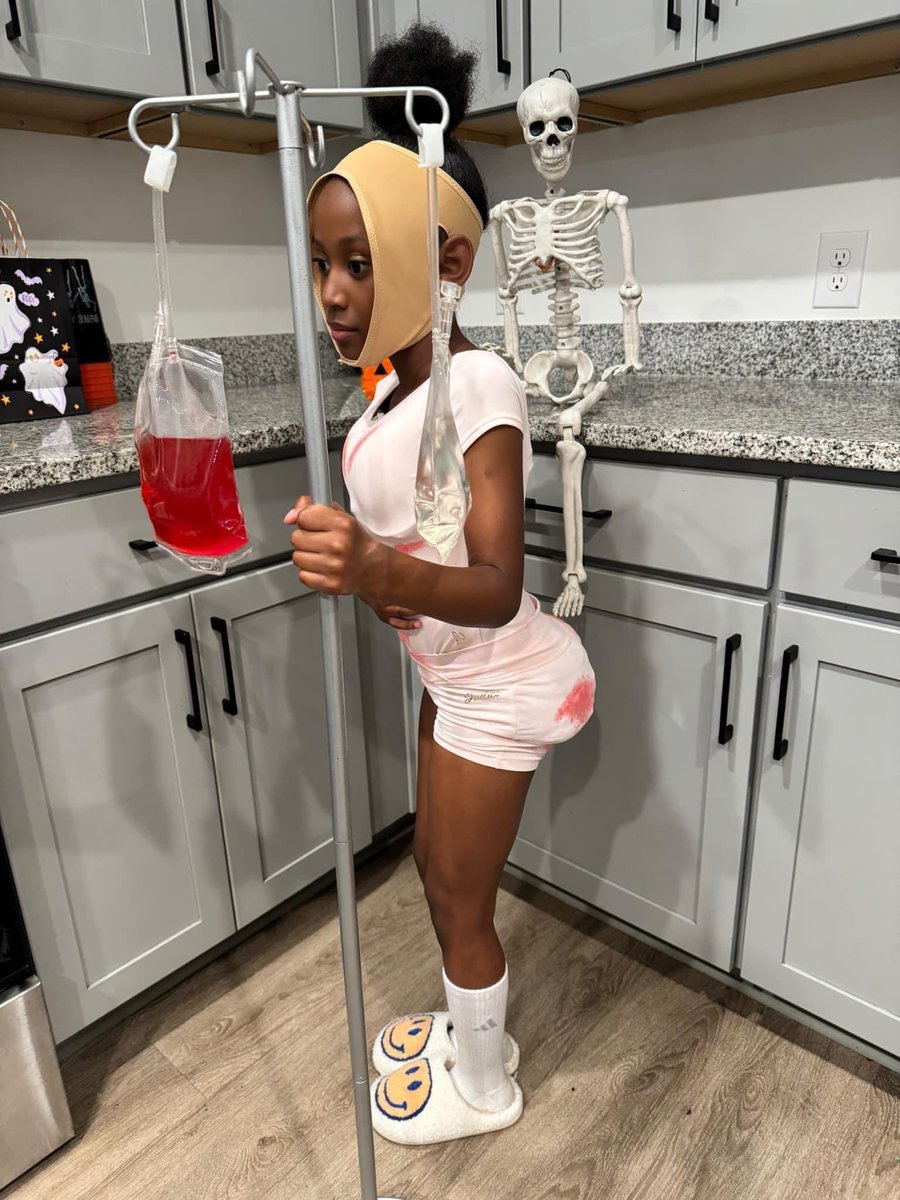 _Mulaamamii's tweet photo. Lorddddd she’s a BBL PATIENT for Halloween 😂😭😭😭😭😭😭😭😭😂😂😂 https://t.co/wJgSwEjKQw