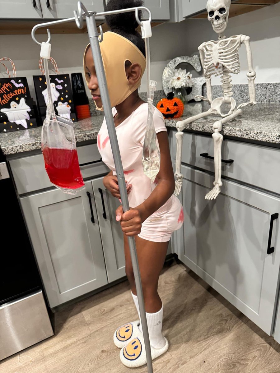 _Mulaamamii's tweet photo. Lorddddd she’s a BBL PATIENT for Halloween 😂😭😭😭😭😭😭😭😭😂😂😂 https://t.co/wJgSwEjKQw