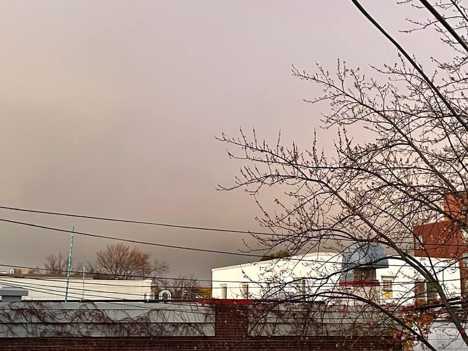 4ineGodin's tweet photo. un bout de ciel avant la nuit
emporte la musique rose et grise 
le rouleau des automnes
compresse les restes d’un été https://t.co/XWF7wwbomQ