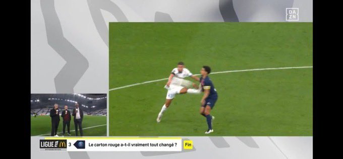 AceColorsRed's tweet photo. @BenjinhOM @Attila_453 @_BeFootball @DAZN_FR C’est quoi ça mec ??? Y’a rouge mais vu que t’es un footix et que t’as le seum https://t.co/ugiLamFamP