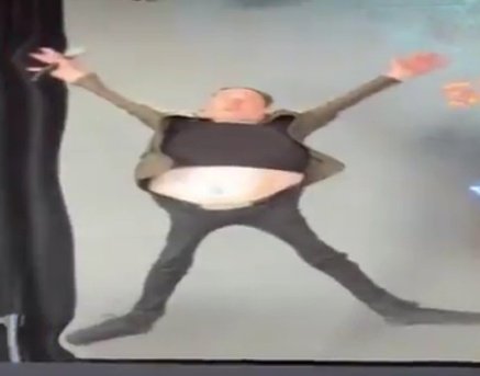 gravitybykaza's tweet photo. me: yo elon whats the name of that one app you bought
elon: https://t.co/BLtpb0OmOf