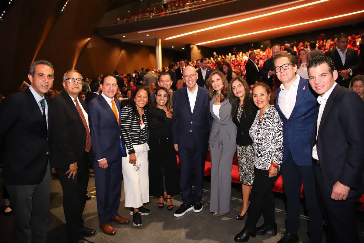DanteDelgado's tweet photo. Una generación vigorosa, nueva, como la de @samuel_garcias, merece ser reconocida. Con su dinamismo e inteligencia ha construido un gobierno de estrategias, no de ocurrencias. https://t.co/DcbR17OolN