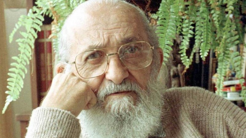 jornalnota's tweet photo. “Na verdade, só os oprimidos podem conceber um futuro completamente diferente de seu presente, na medida em que alcançam a consciência da classe dominada.”

Paulo Freire https://t.co/VX5su8KLTs
