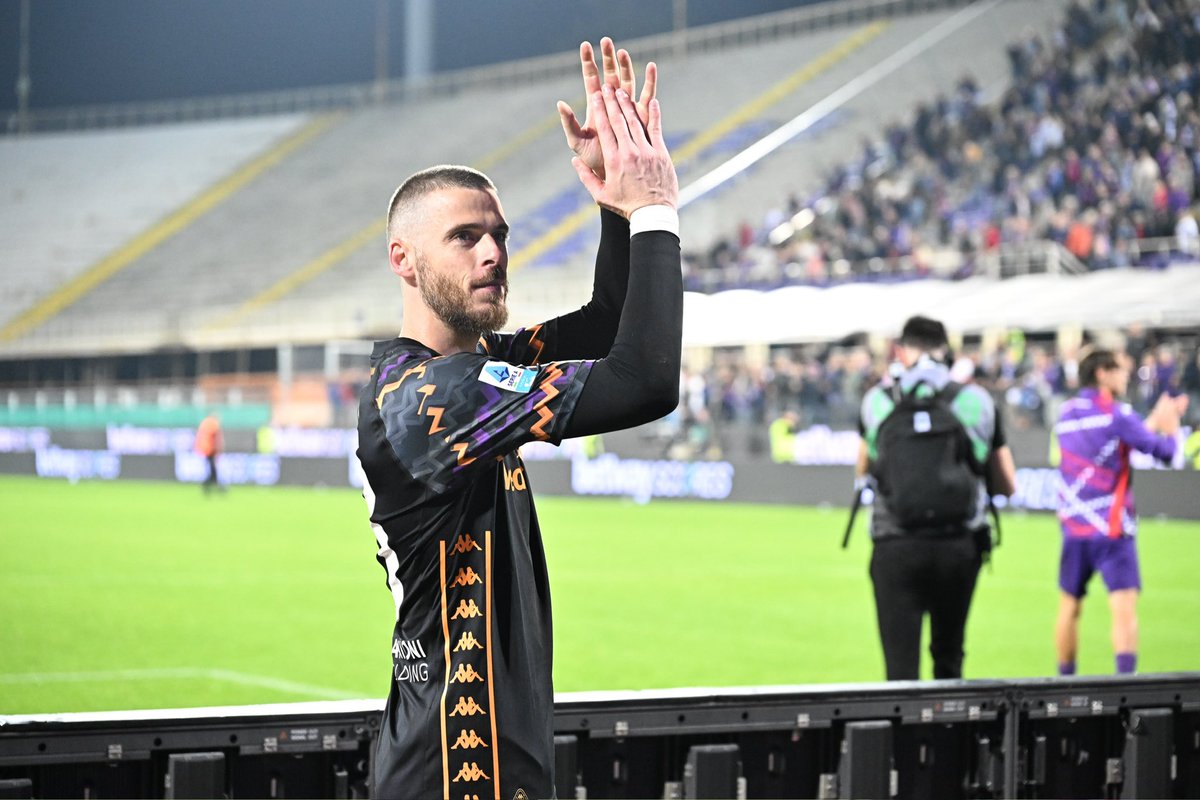 D_DeGea's tweet photo. CHE BELLA SQUADRA 💜 https://t.co/ZA7pfZGUn2
