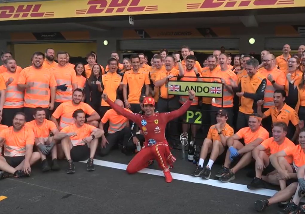 wearetherace's tweet image. Zak Brown gate-crashed the Ferrari photo, so Carlos Sainz did it back 😂