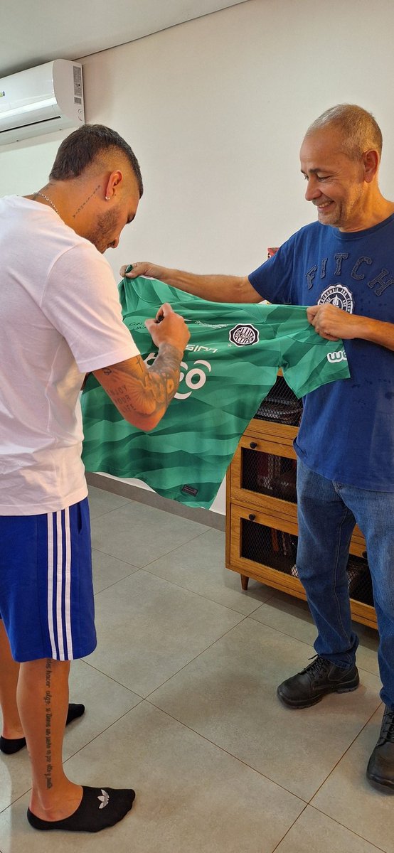 Que grandeeeee GASTON OLVEIRA, VAMOS POR TODO TONGA QUERIDO 🏆 💪 💙 🙌 ❤️  🤍 🖤 🤍.. <a href="/diegorolcan86/">Diego Rolón Cantero</a> ,<a href="/oscardelgado60/">Oscar Delgado López #1316</a> <a href="/NathalyFDC/">Nathaly 👸💙#MakeItHappen</a> ,<a href="/3libertadores79/">Ale Olimpelo⛿🏆🏆🏆🌎</a> ,<a href="/elClubOlimpia/">Club Olimpia</a>