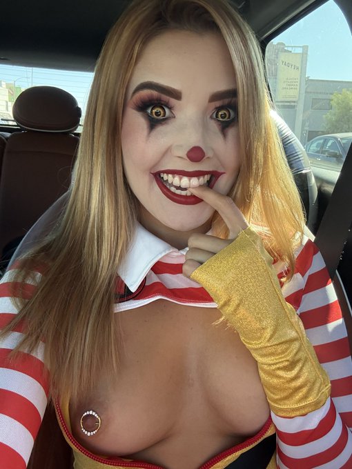 Don�t miss my new content with this cool outfit ??link in the comments ? https://t.co/lv24KBarpb