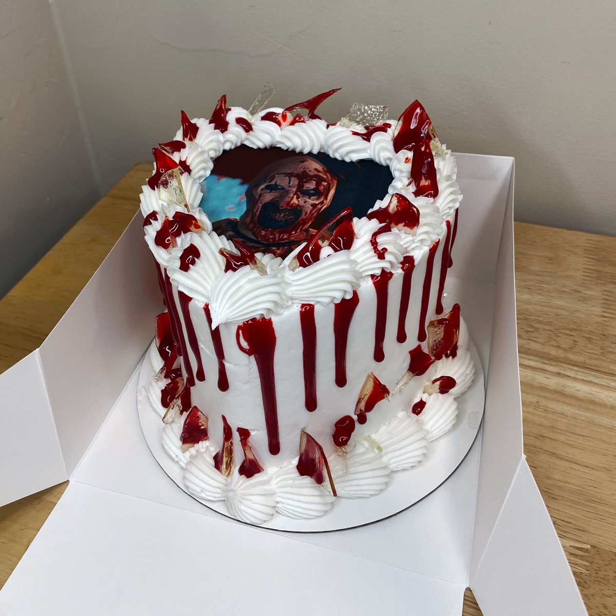 ileanaoowiee's tweet photo. my first time making glass out of sugar
🤡🍰 https://t.co/HZucww2NCR
