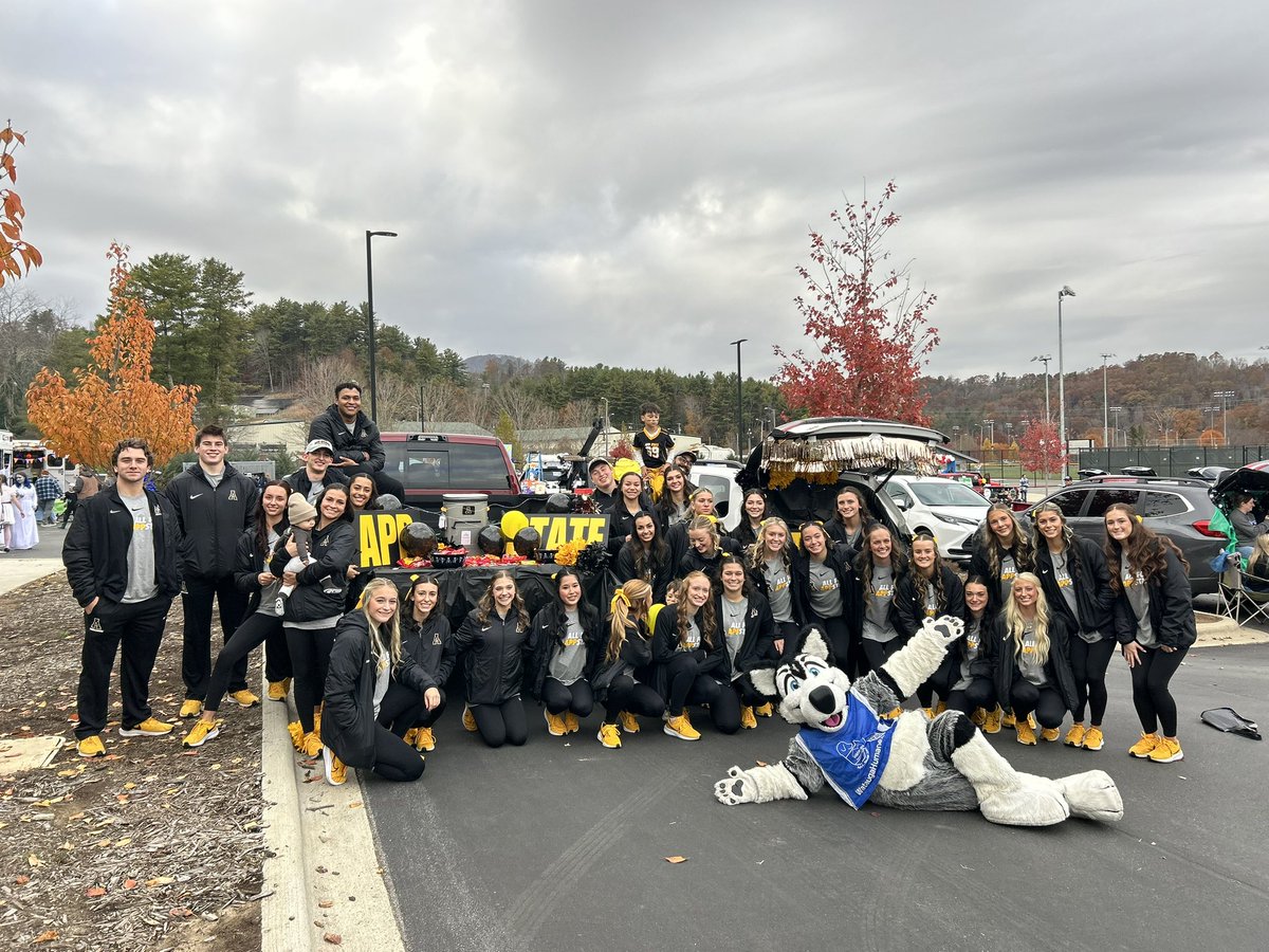AppStateRISE's tweet image. TRUNK OR TREAT fun with Watauga Parks and Rec tonight at their annual event. What a great time loving on our community and showing that App State pride…..plus lots and lots of candy. 🍬🍫