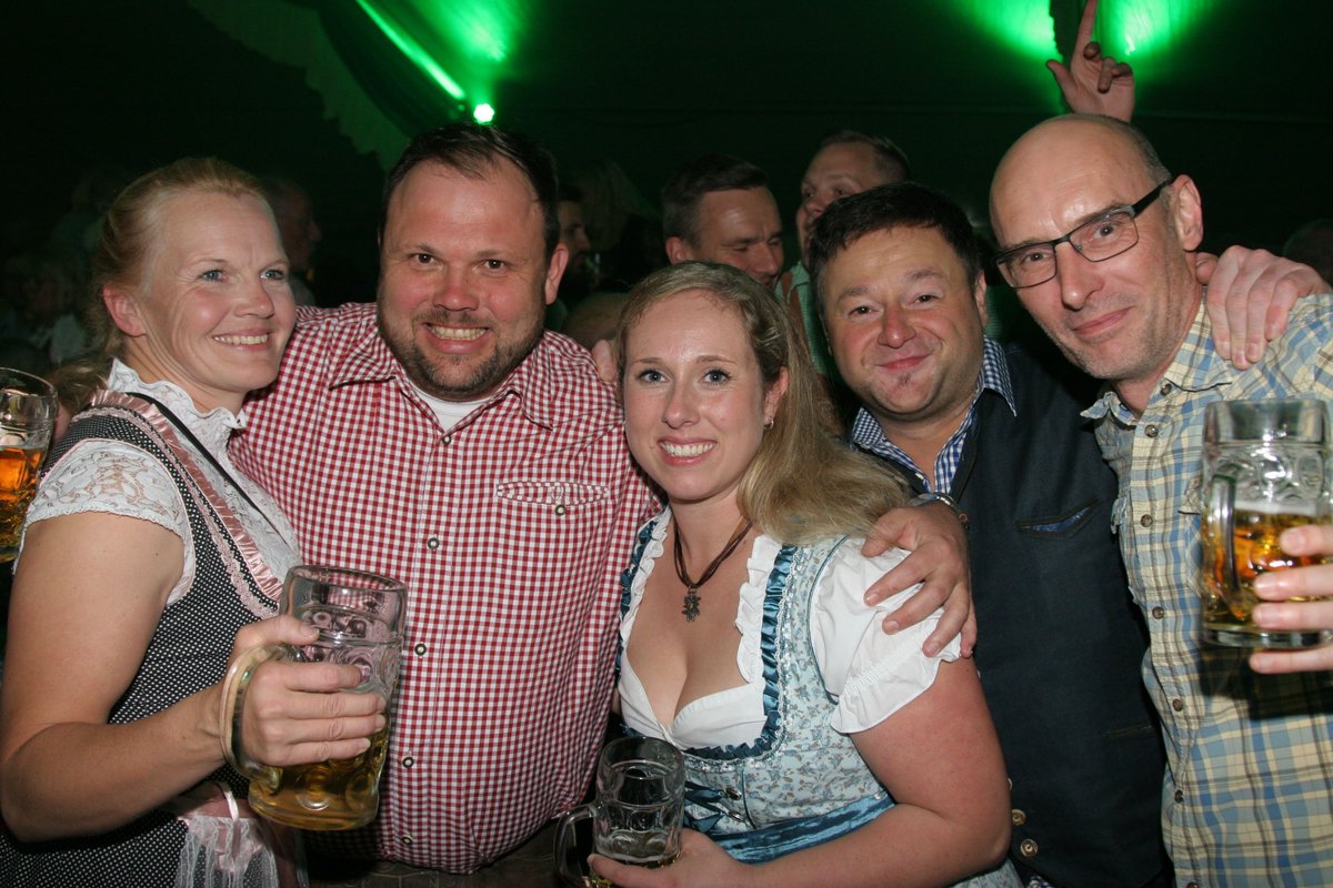 Was ich am Montag in Dülmen wissen muss: Das Oktoberfest in Dülmen ist und bleibt eine Erfolgsgeschichte - auch am neuen Standort. Weitere Themen: Unvergesslicher Abend in Buldern und aktive Schützen. dlvr.it/TFntqz #dzonline #dznews #dülmenerzeitung