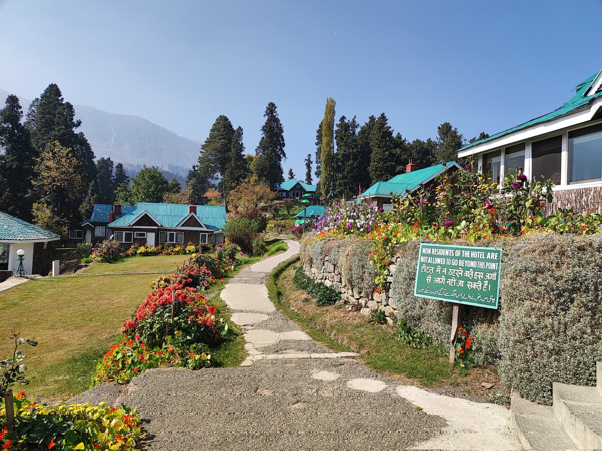 nirupamakotru's tweet photo. The other famous landmark of #Gulmarg in terms of #shootinglocations is HotelHighlandsPark in which there is a hut where 'Hum tum ik kamre main' from #Bobby was shot(Rishi-Dimple).It's the last hut in pic takeninside HighlandsPark(zoom&you can see hut with wheel symbol in front) https://t.co/WmVJmB4xH4