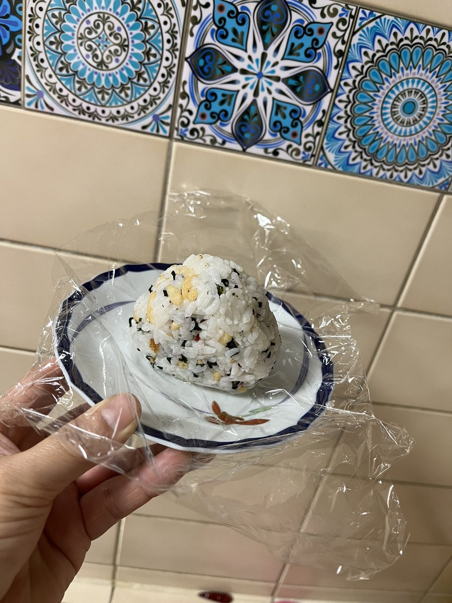 残りご飯で夜食用おにぎり
おむすび山＋揚げ玉

#OnigiriAction2024