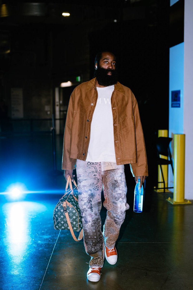 JHarden13's tweet photo. TMC #Uno https://t.co/eE57v7EZiP