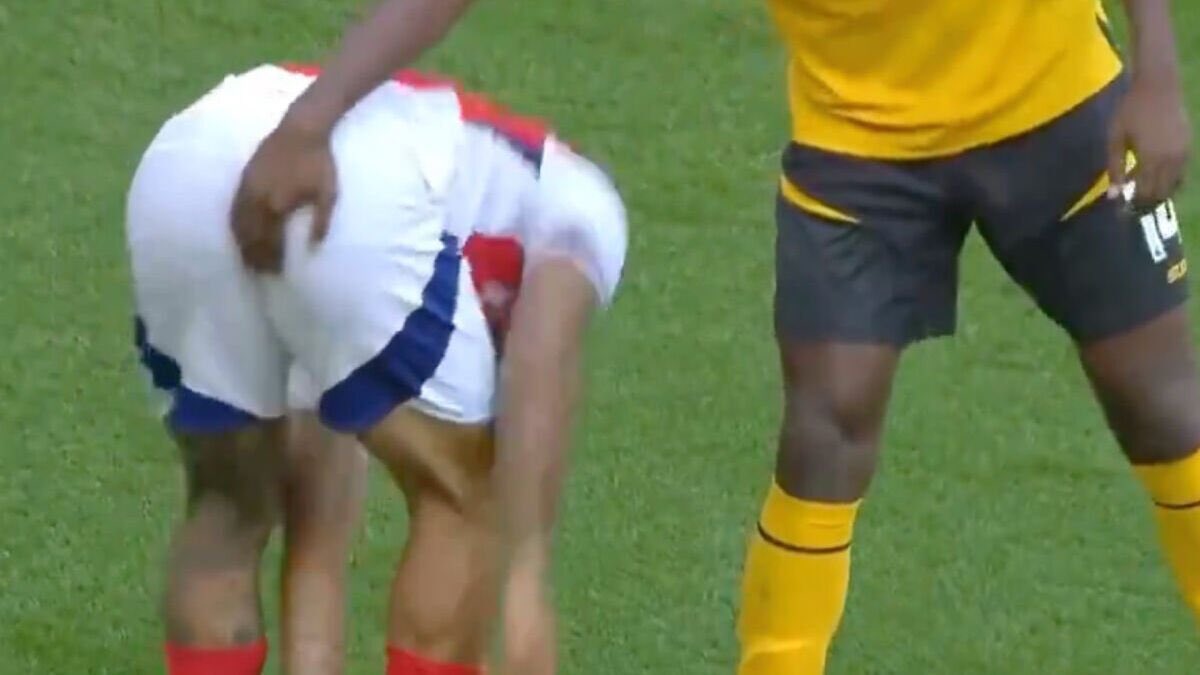 PLCPolice's tweet photo. So you are allowed to - 

- Throw a ball at a player’s head
- Choke an opponent 
- Repeatedly kick a player off the ball
- Stick your fingers up an opponent’s arse

And receive no punishment whatsoever.

This isn’t football. 
This is Premier League UFC. 
#ARSLIV https://t.co/7IMvuJHo63