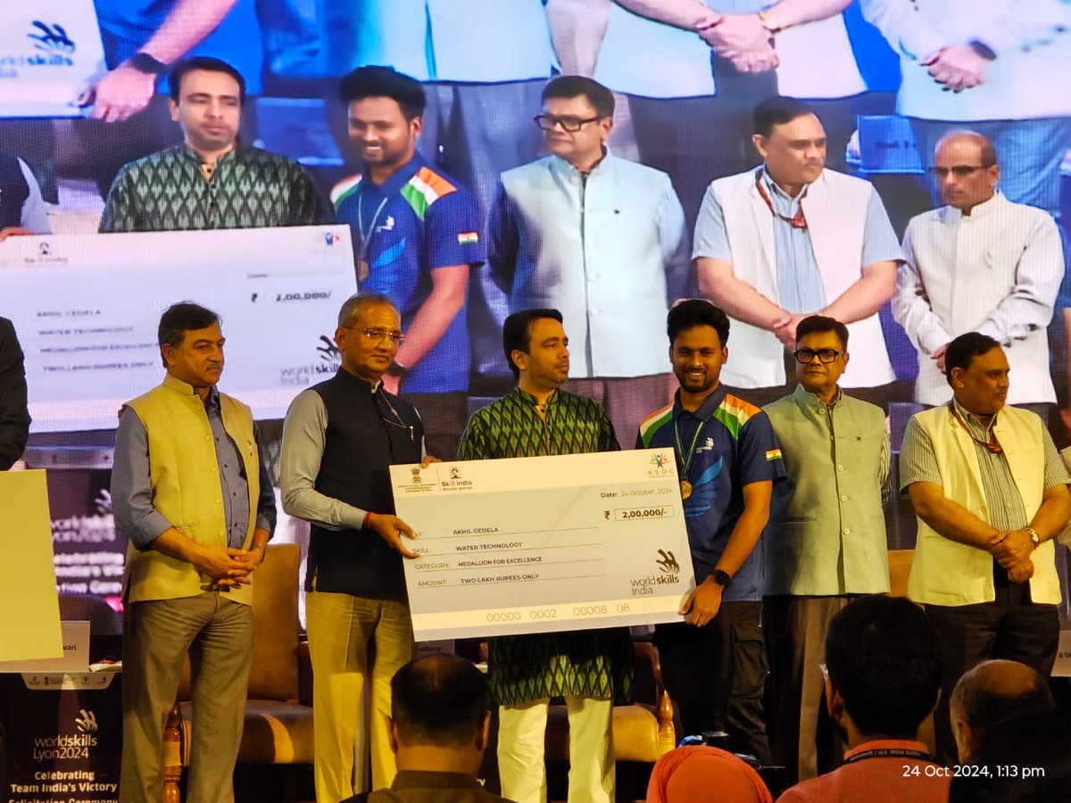 SDTEOdisha's tweet photo. Hon'ble Minister of State (I/C) @MSDESkillIndia Shri @jayantrld felicitated Odisha's champions Amaresh Sahu and Gedela Akhil for their stellar achievements at #WorldSkillsLyon2024.

Their success exemplifies the excellence of #SkilledInOdisha on the global stage. #ViksitOdisha. https://t.co/KlB9aZ0LDe