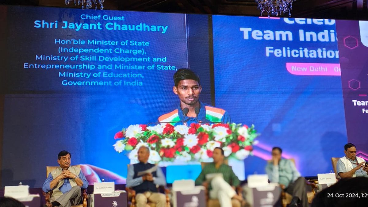 SDTEOdisha's tweet photo. Hon'ble Minister of State (I/C) @MSDESkillIndia Shri @jayantrld felicitated Odisha's champions Amaresh Sahu and Gedela Akhil for their stellar achievements at #WorldSkillsLyon2024.

Their success exemplifies the excellence of #SkilledInOdisha on the global stage. #ViksitOdisha. https://t.co/KlB9aZ0LDe