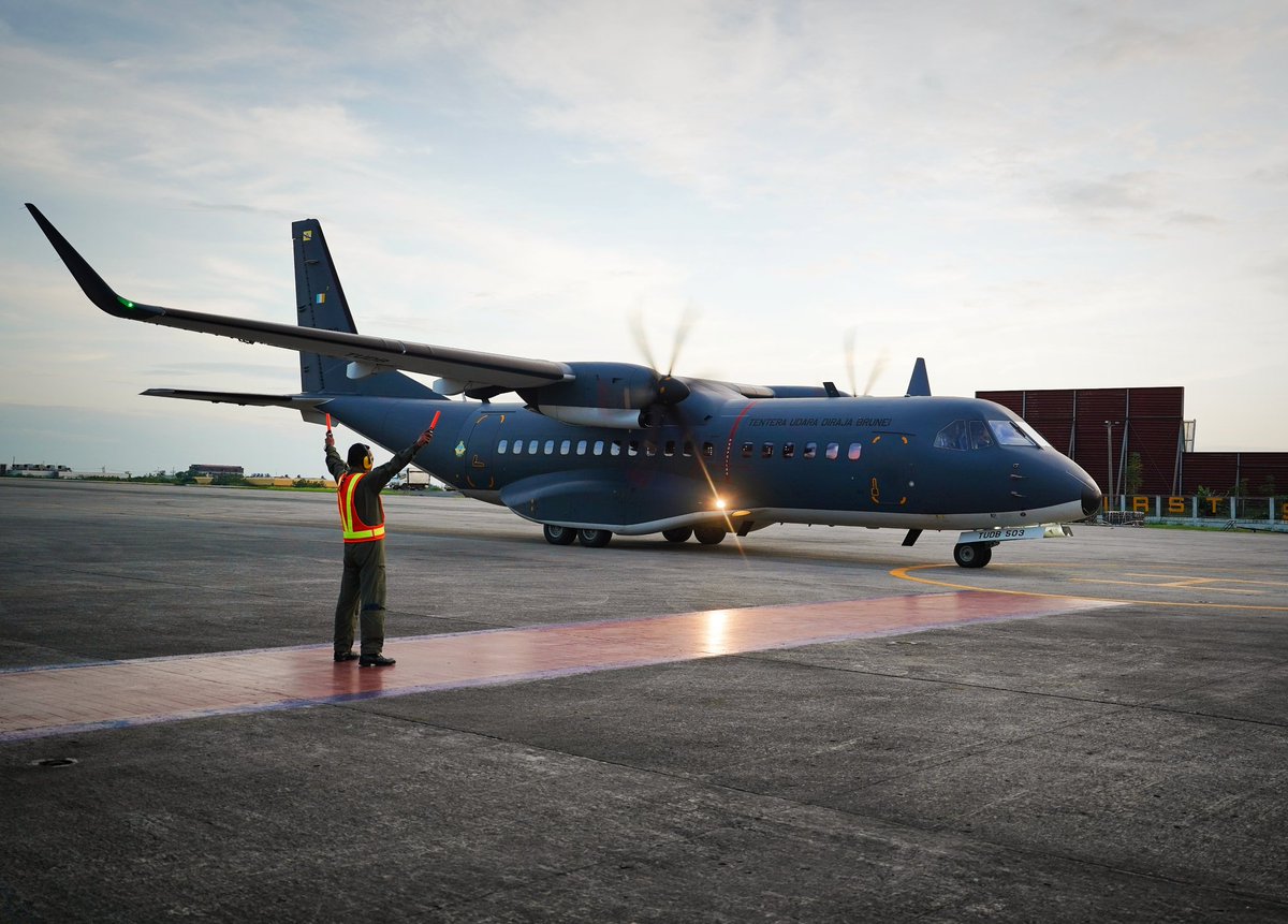 PhilAirForce's tweet photo. PAF NEWS | ROYAL BRUNEI AIR FORCE DEPLOYS C-295 AIRCRAFT TO AID PHILIPPINE DISASTER RESPONSE EFFORTS

See full article 👇 
https://t.co/nCl3BeNESP https://t.co/3HpCCjzgAP