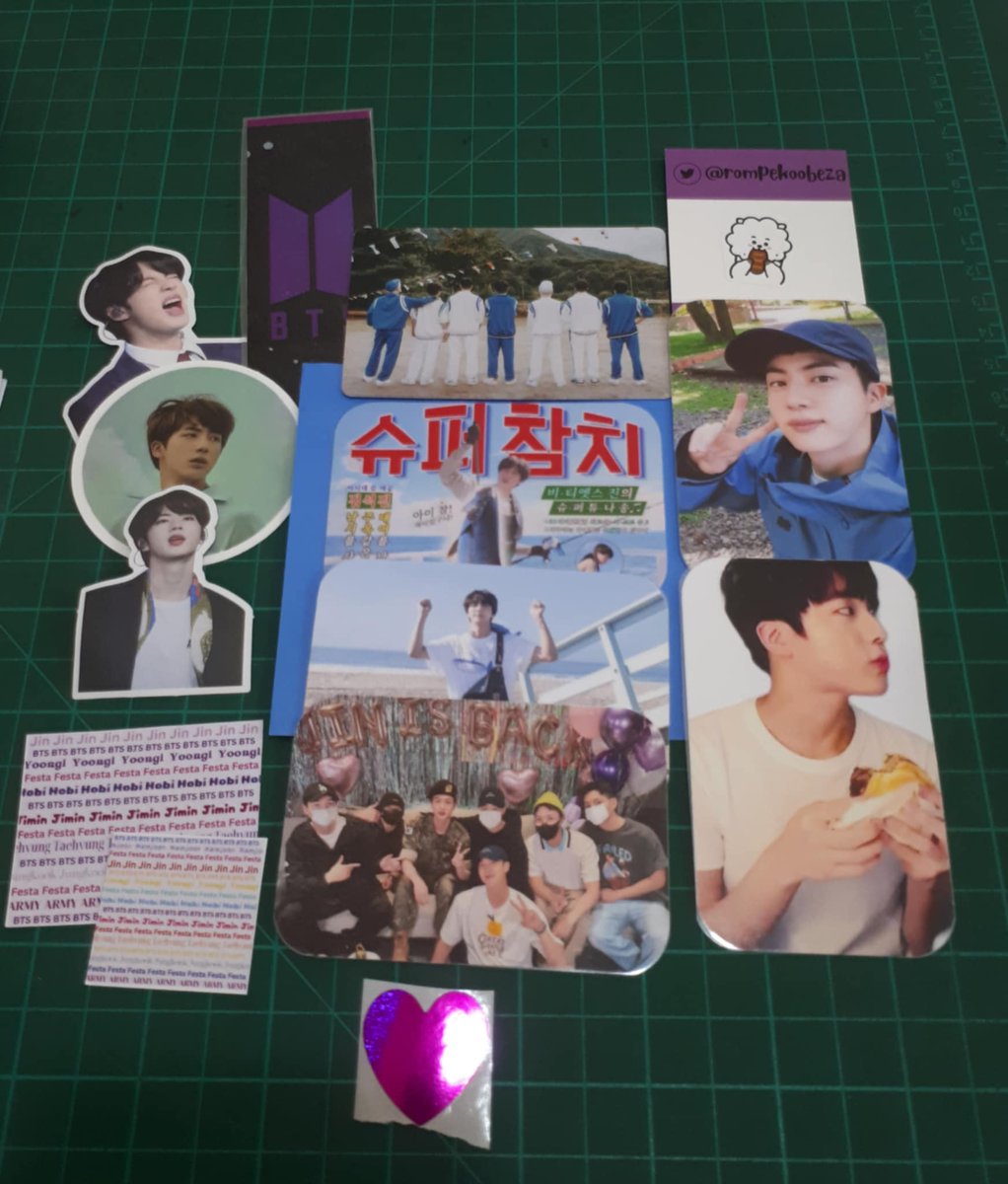 BSCHZ's tweet photo. Appreciation post for @rompekoobeza.
Hey Nicole. Got my very first Army mail from you last week. Your gift and the thought of opening it got me through one of the toughest weeks in my life. Thank you from the bottom of my heart! Borahae! 💜💜💜
#ARMYMAIL https://t.co/aW56GGtyWY