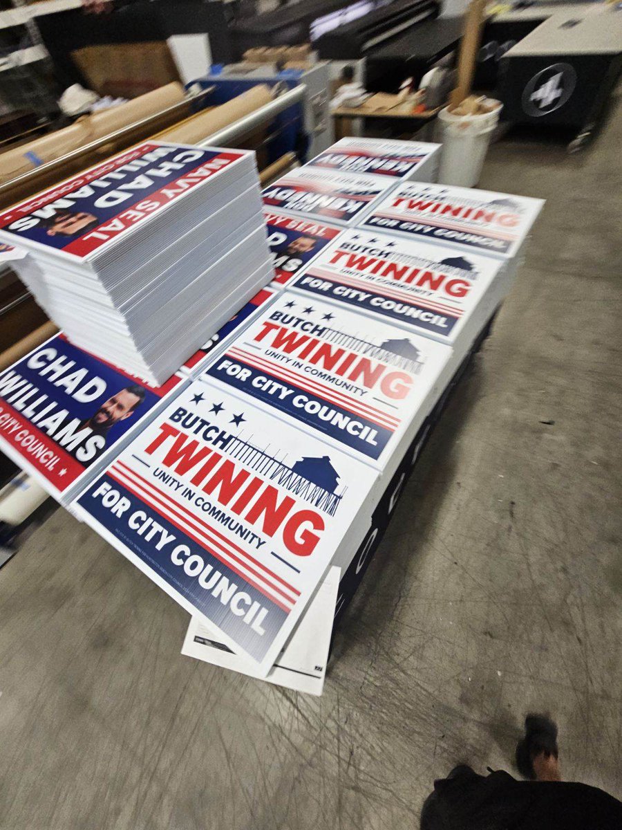 Huntington Beach city council candidates Butch Twining, Chad Williams, and Don Kennedy tried to hide their connection to Pacific Airshow operator Kevin Elliott, but oh lord there were photos. ;-)

Link to article:

facebook.com/surfcitysentin…