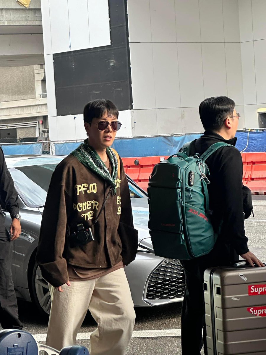 jay_inthebox_'s tweet photo. My baby is in LA🥲😍
WELCOME TO AMERICA j-hope
WELCOME TO AMERICA HOBI
#welcomebackjhope
#WELCOMEBACKHOBI
#jhopeisback
#jhopeChapter3 https://t.co/em8i0T6Dha