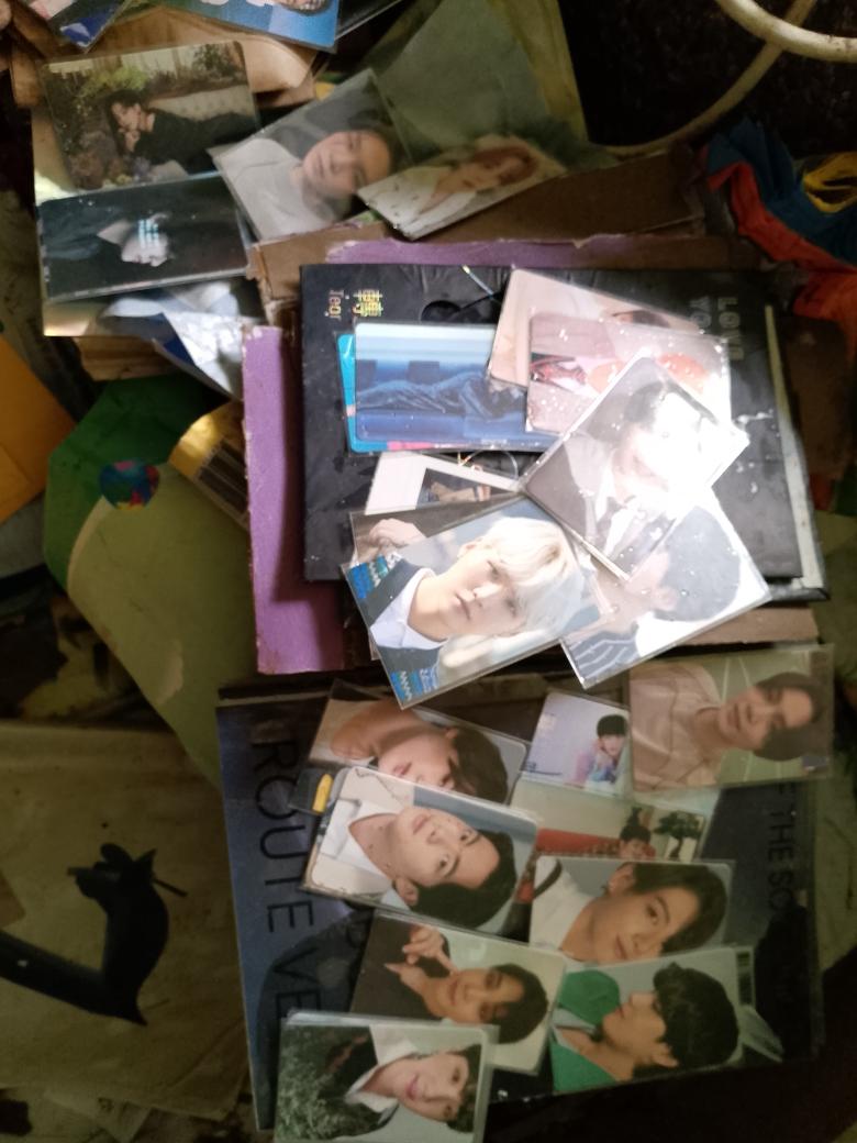 yoongimode_'s tweet photo. Sobrang sakit.

Feeling really sad right now—my BTS albums that I worked so hard to collect were damaged by Typhoon Kristine. Buying each one brought me so much happiness, and now I have to let them go. 😞💔 https://t.co/vgeI02rXI4