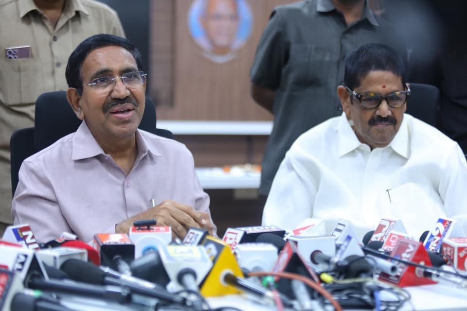 TDPJSP393's tweet image. త్వరలో నెల్లూరుకి విమానాశ్రయం 

ఢిల్లీలో కేంద్ర మంత్రిని కలిసిన నారాయణ గారు 

#pongurunarayana
#airport
#transportation
#APNews
#AndhraPradesh