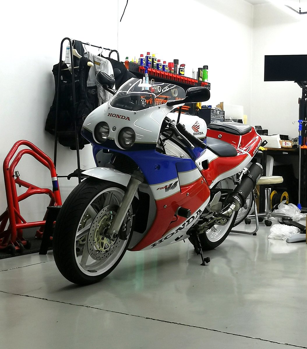 My 1989 Honda VFR400R NC30 now with a Type 1 TYGA bodykit.
#VFR400R #NC30