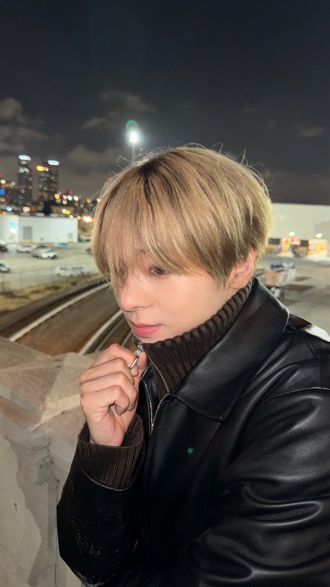 VannerOfficial's tweet photo. [#혜성]

🌟dreams come true🌟

#VANNER #배너 #HYESUNG https://t.co/TOKe223iOY