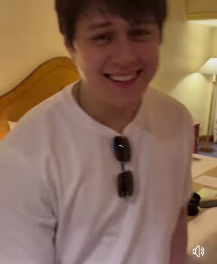 dawnaurora2012's tweet photo. Sana ol roommate si #EnriqueGil https://t.co/JeJM8aCtof
