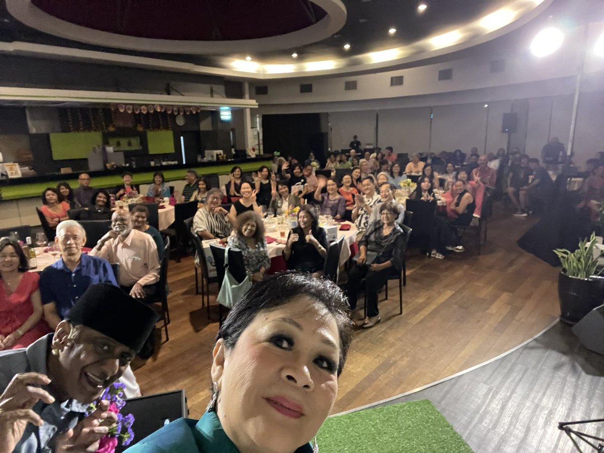 YBeeee on the MADANI trail in Ipoh explaining “house arrests”, trickle down economics and (almost nearly) zero tolerance for corruption policy. With Cindy aka Junji Delfino. Had a great time!