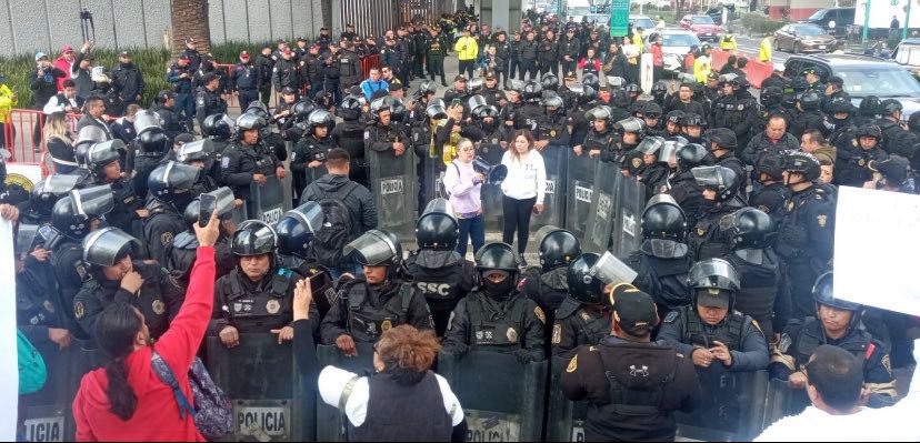 Hoy el <a href="/GobCDMX/">Gobierno de la Ciudad de México</a> de <a href="/ClaraBrugadaM/">Clara Brugada Molina</a> cometió un acto de represión contra de la libertad de expresión y manifestación pacífica de juezas federales y las y los trabajadores del Poder Judicial de la Federación (PJF) 

El <a href="/FCN_mx/">Frente Cívico Nacional</a> comparte el pronunciamiento de la Presidencia del @CJF_Mx