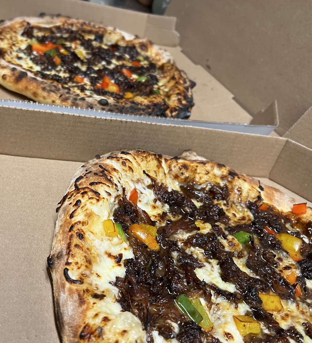 burger_plug's tweet photo. Outside at Bitoa (295 Alexander) until supplies last! Oh and don’t tell nobody but I’m Doing Slices Tonight Only 🍕
#trickortreat 👻 @AdotWellz @clofton90 https://t.co/auI48N4wHG