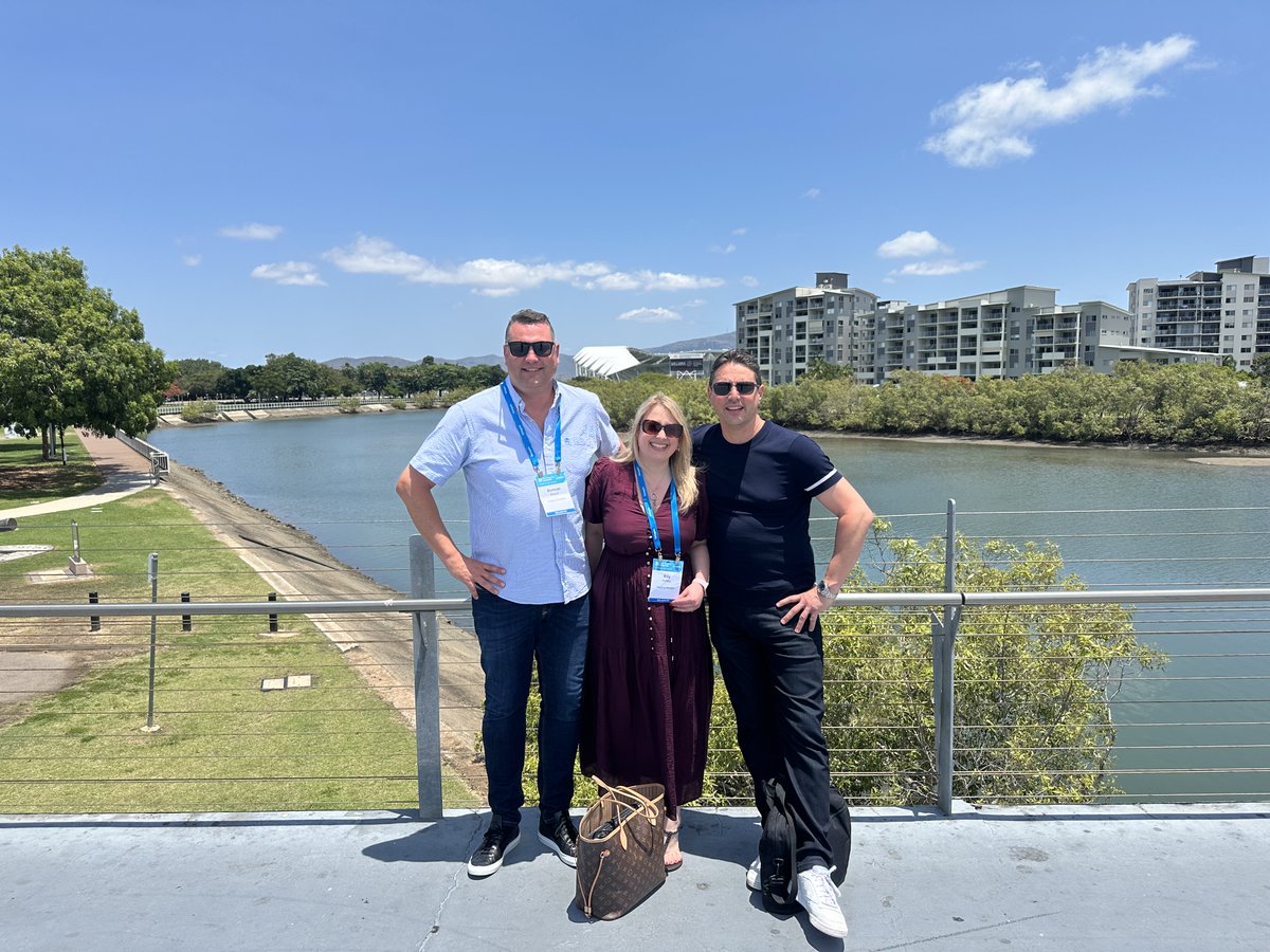 HoldingRedlich tweet media