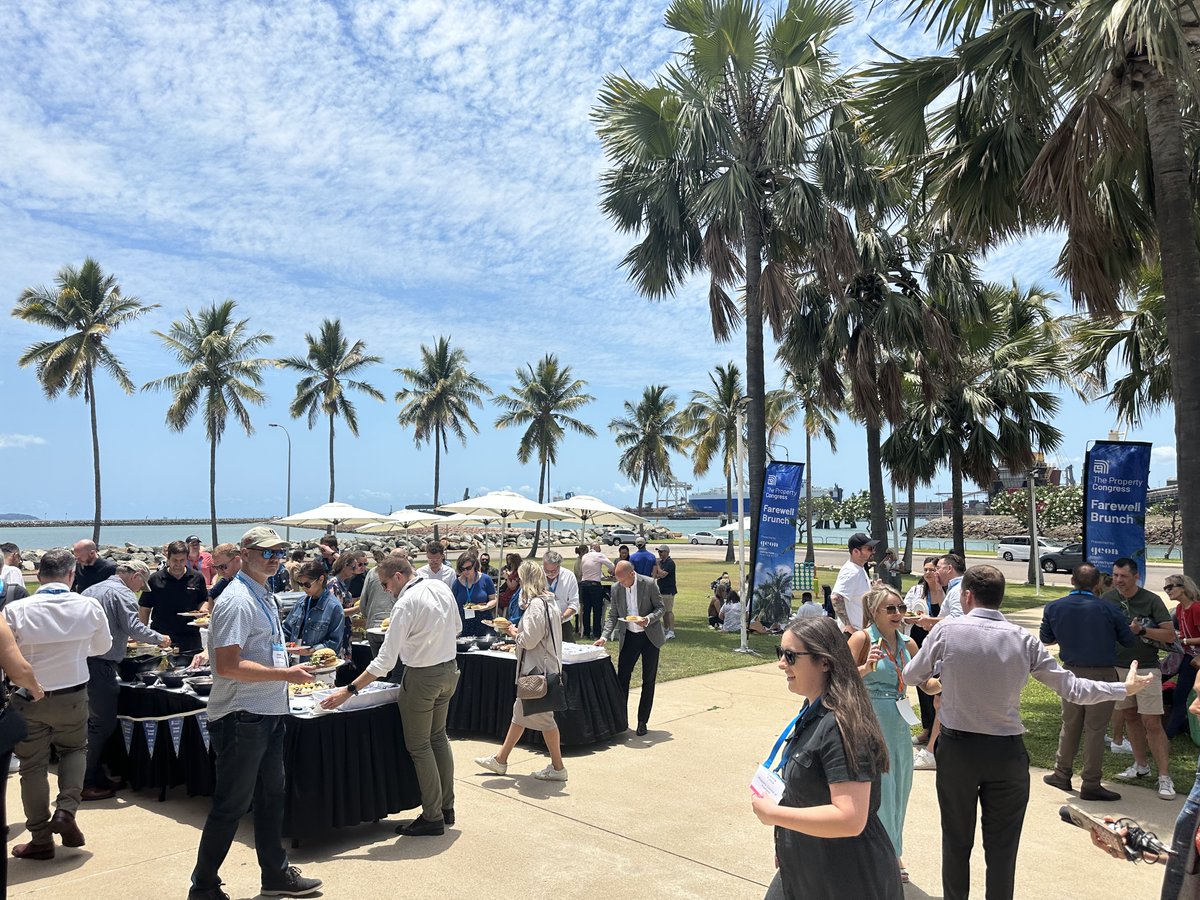 HoldingRedlich tweet media