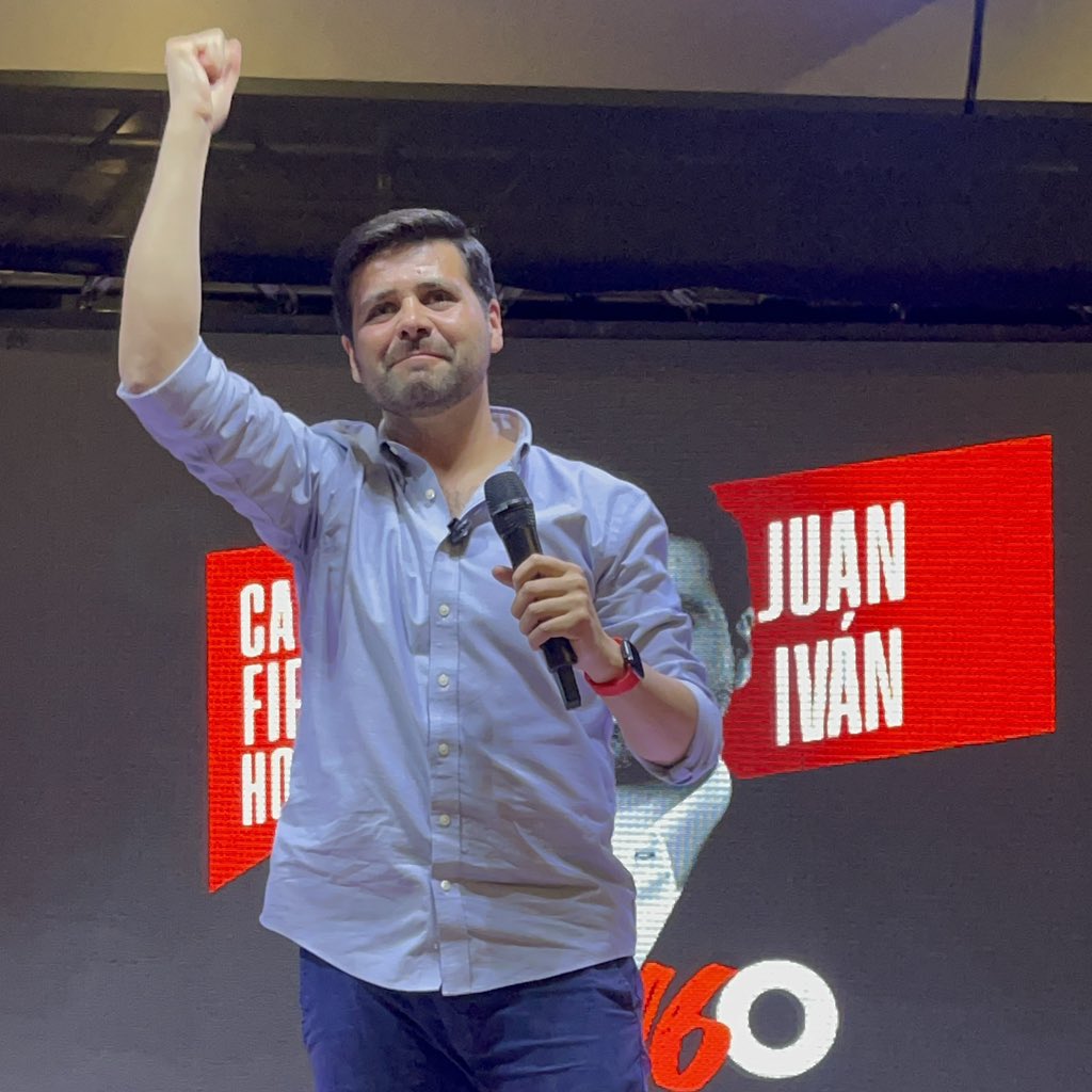 JuanIvanCuevaEc's tweet photo. 🔴 Machala | Con entusiasmo, alegría y emoción 🤩, vivimos la 4ta. Convención Provincial del Movimiento AMIGO en El Oro, del junto a @yakuperezg @CristinaReyesec @VictorBravoEc  @TereVelasquezZ 🤝🏻. La esperanza que refleja la mirada de cada uno de los militantes continua fortaleciendo mi convicción de lucha 💪🏻.
Seguiremos recorriendo 🚐 el país 🇪🇨, y uniendo a los ecuatorianos con nuestro mensaje de capacidad, firmeza y honradez ✅😉. 
 
#SomosElCambio
#firmeza
#JuanIvánSabeComo
