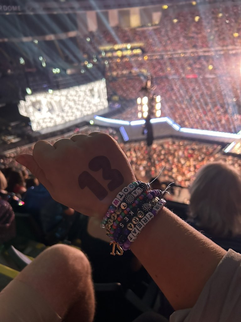 kleinrocknroll's tweet photo. 13 shows left 🪄 enchanted to be here https://t.co/KruthIUlHm