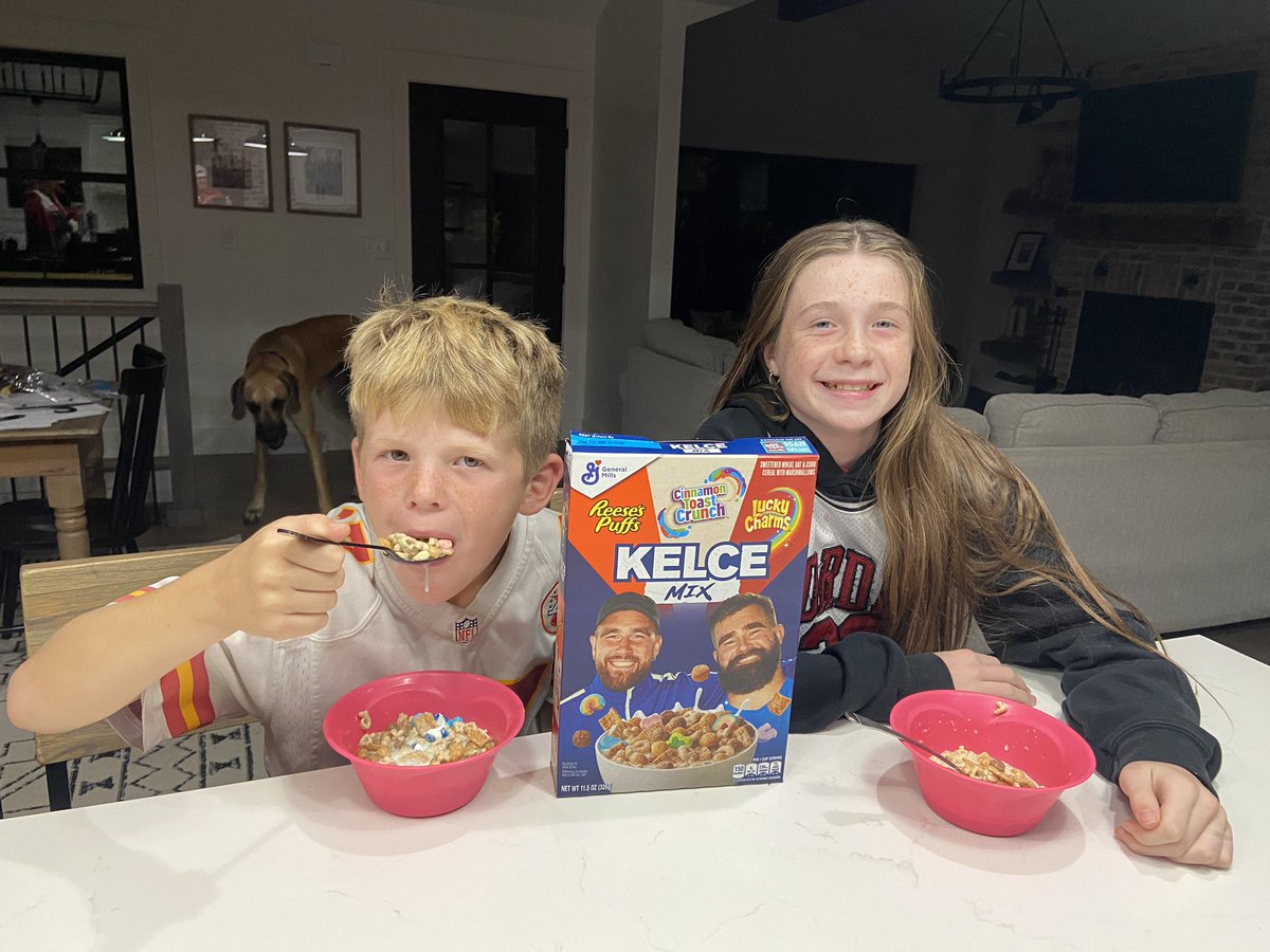 VaderJeb's tweet image. Post game snack after a great win!  Go Chiefs!  @JasonKelce @tkelce