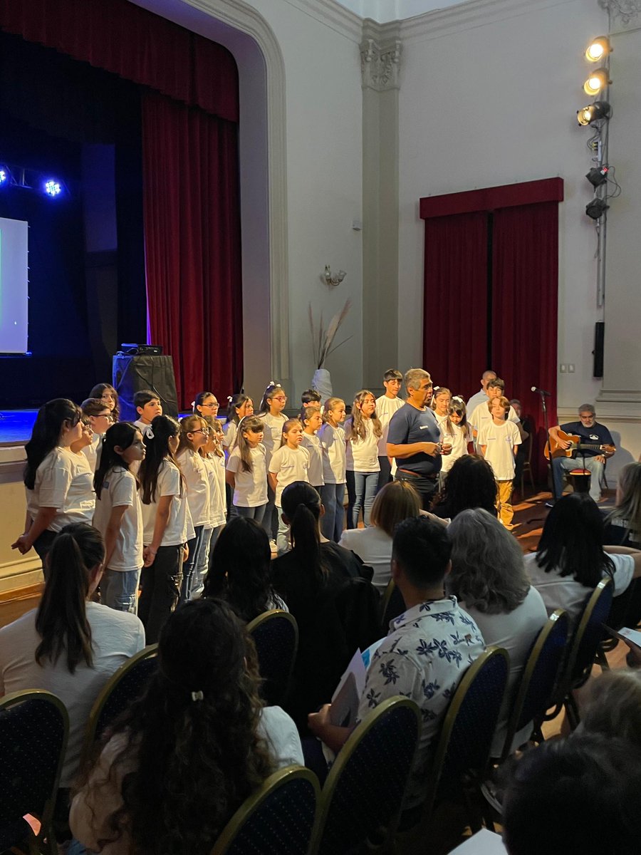 terelunalarioja's tweet photo. Domingo de homenaje. 30 años de arte y amor por la música! Felicitaciones y gracias Coro de Niños Cantores de La Rioja! https://t.co/6NM3FtwWZS
