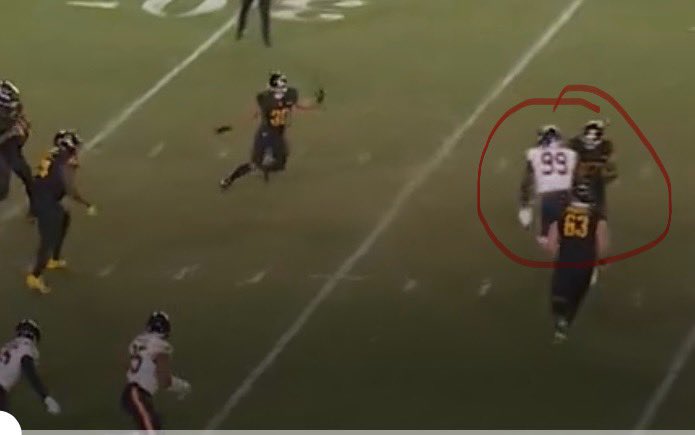 KearnsMP's tweet photo. @WyattSparkman3 @ChicagoBears @BadSportsRefs Is this your “blindside block”? https://t.co/QqV3b9iDNu