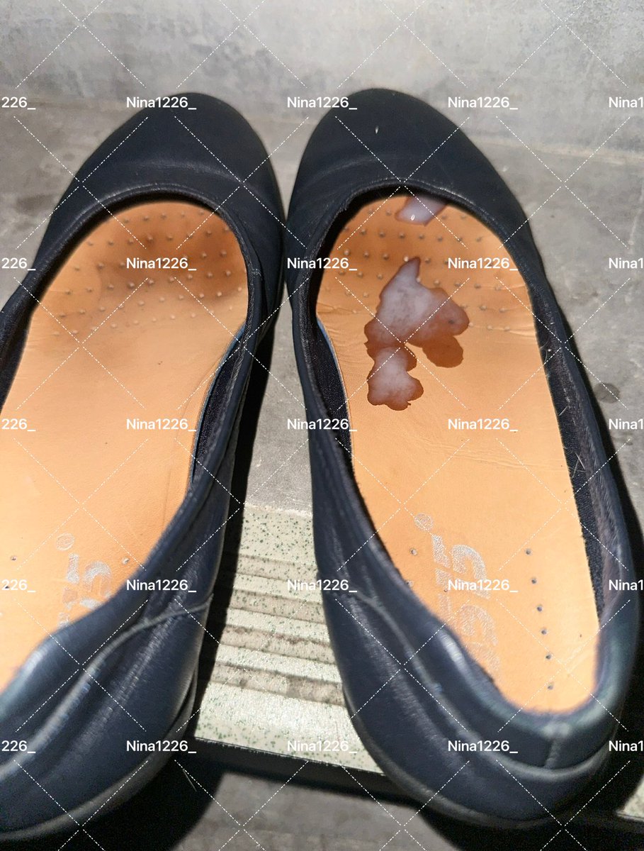 休息了一段时间，先来空姐小区玩一下一进电梯就被两个骚空姐左右围着，记住楼层果然找到了刚脱在门口的原味空姐鞋这个味道是真的爽，直接打满让她穿。高清完整版在电报群 😍😂 #扫楼 #打胶 #空姐 #原味鞋 #空姐鞋